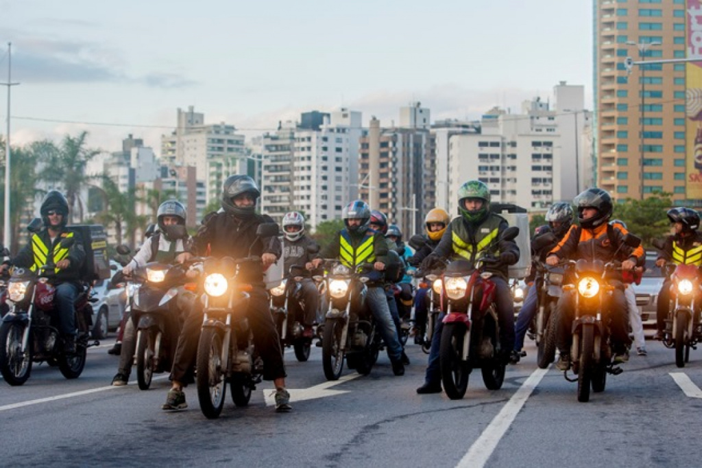 Motoboys fazem paralização no centro de Juiz de Fora